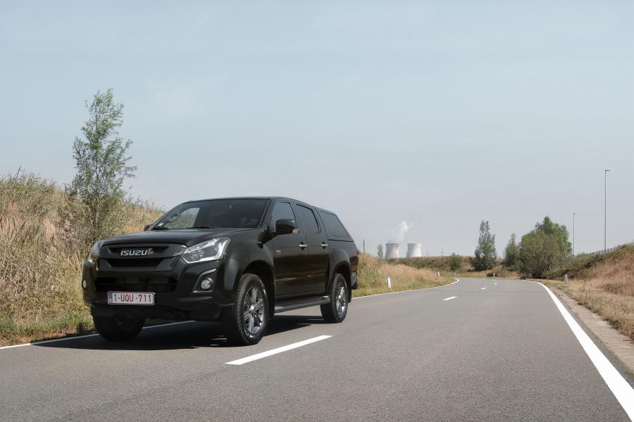  Isuzu D-Max LXS Life Double Cab 2017 года  (EU) (фото 11 из 20)